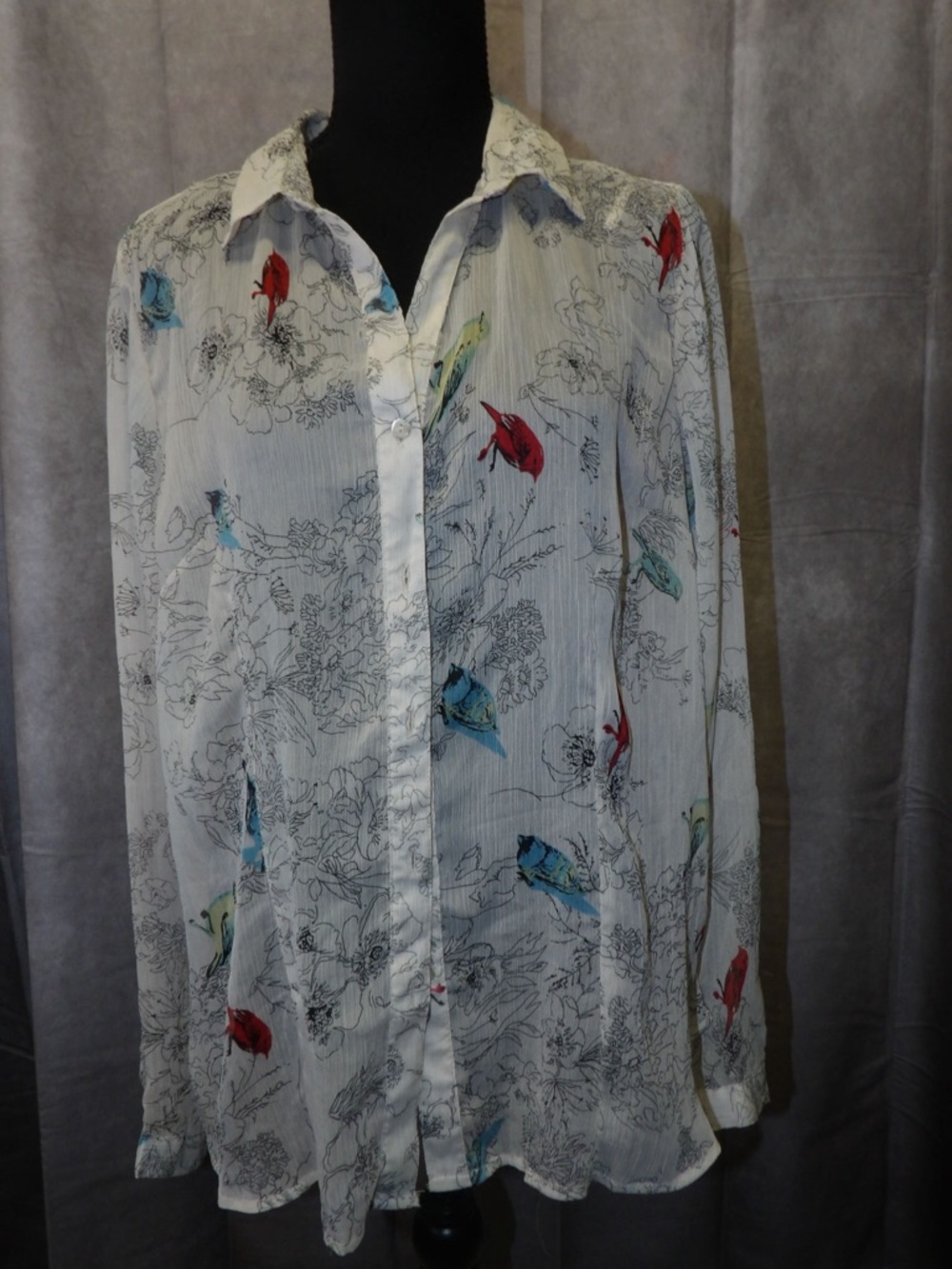 Sweet Magnolia Floral Blouse - Sheer, light weight. Size XL - Picture 6 of 6